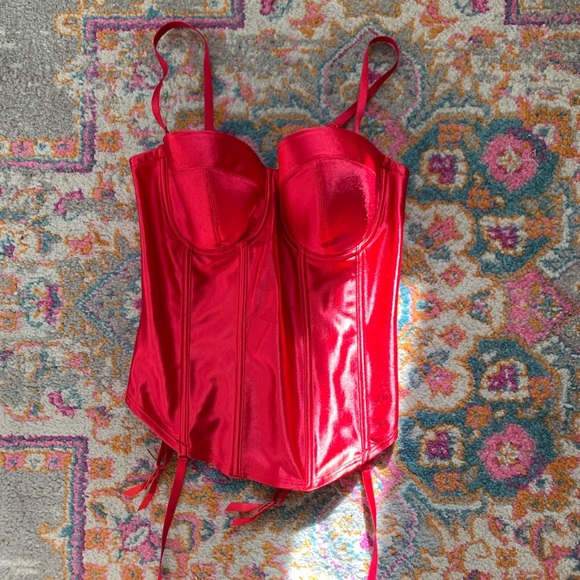 red corset - Picture 2 of 5